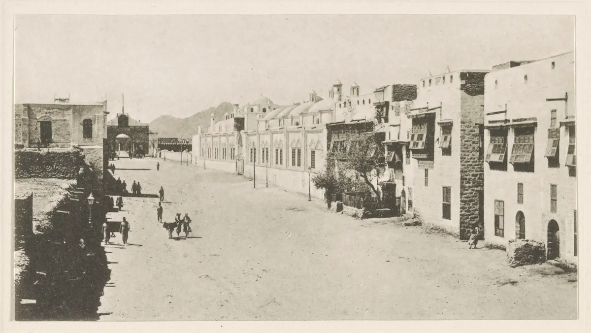 Sur un âne, dans les rues de Médine